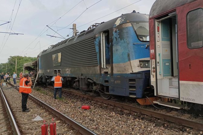 Zrážka vlaku s autobusom pri Nových Zámkoch.jpg