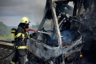 Zrážka vlaku s autobusom pri Nových Zámkoch