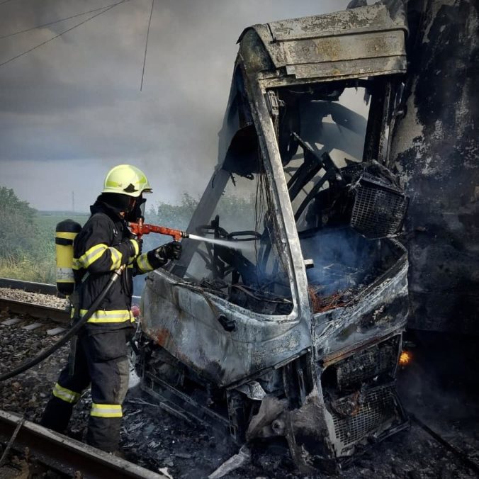 Zrážka vlaku s autobusom pri Nových Zámkoch