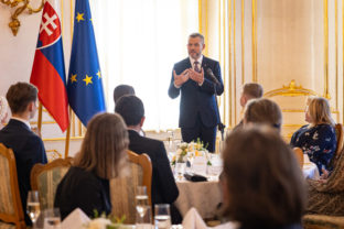 PREZIDENT: Prevzatie Prezidentského paláca