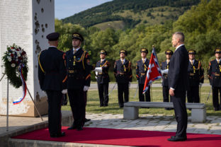 PREZIDENT: Kladenie venca k Bráne slobody