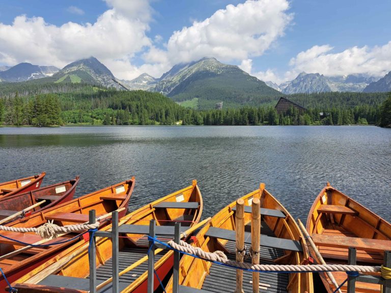ŠTRBSKÉ PLESO: Letná sezóna a člnkovanie