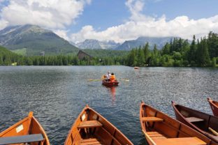 ŠTRBSKÉ PLESO: Letná sezóna a člnkovanie