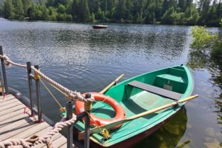 ŠTRBSKÉ PLESO: Letná sezóna a člnkovanie