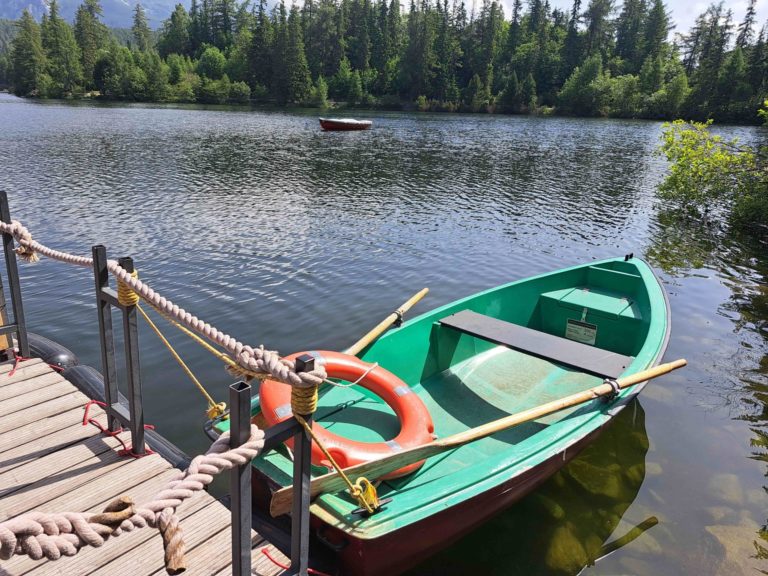 ŠTRBSKÉ PLESO: Letná sezóna a člnkovanie