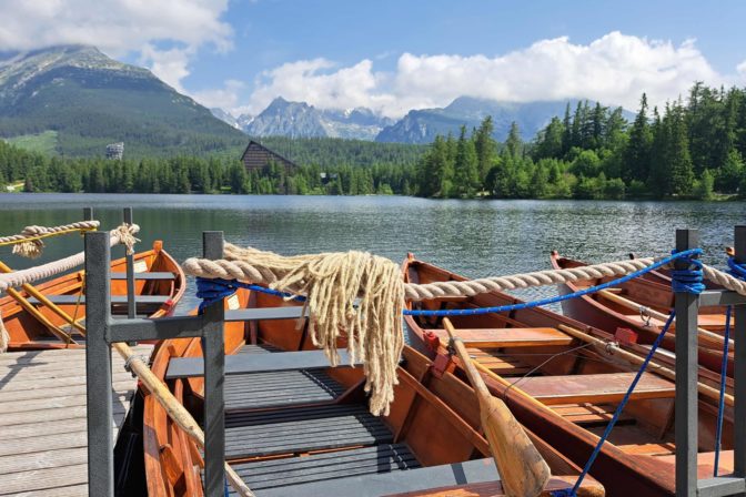 ŠTRBSKÉ PLESO: Letná sezóna a člnkovanie