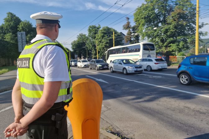 PREŠOV: Policajti koordinujú dopravu