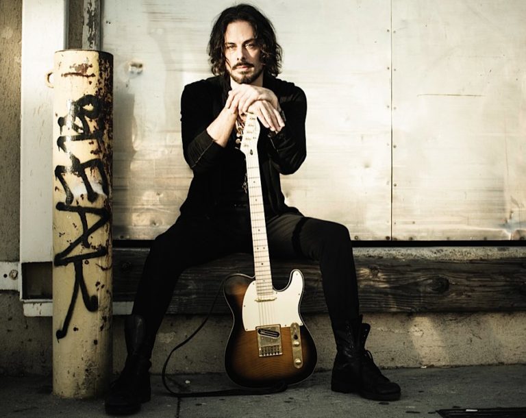 Colorguitartravisshinn4 crop.jpg