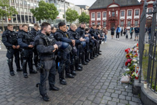 útok nožom na policajta, Nemecko