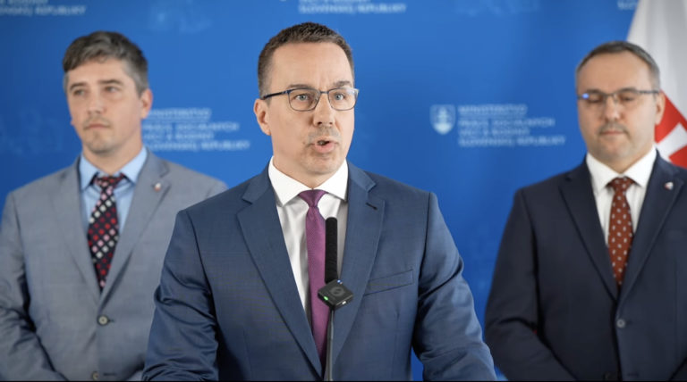 Minister práce, sociálnych vecí a rodiny Erik Tomáš (Hlas SD)