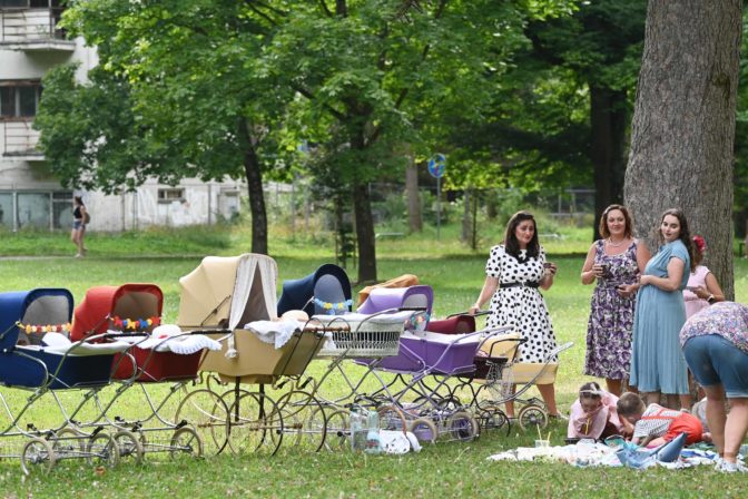 TRENČIANSKE TEPLICE: Retro kočíkovanie a piknik