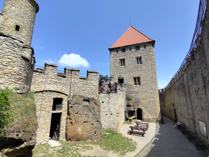 hrad Kokořín – miesto, kde sa nakrúcajú rozprávky a kultové filmy