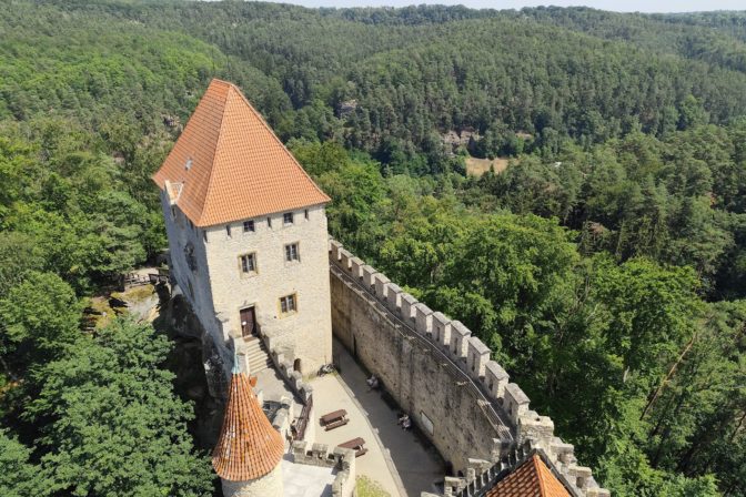 hrad Kokořín – miesto, kde sa nakrúcajú rozprávky a kultové filmy