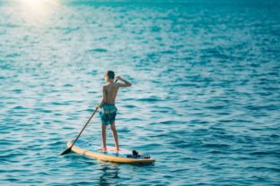 Paddleboard, chlapec, more