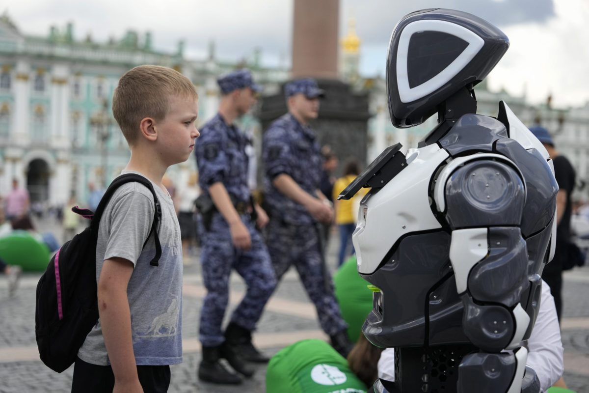 Chlapec a robot