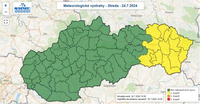 Výstraha prvého stupňa pred búrkami ešte platí pre 13 okresov na východe Slovenska.