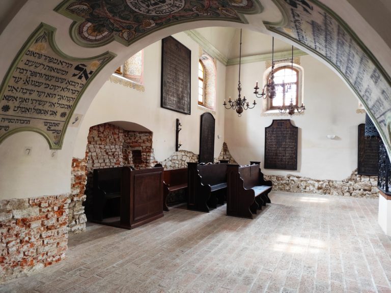 Šachova synagóga a židovský cintorín