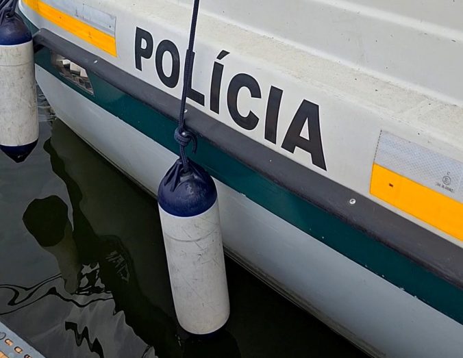 Plavidlo, polícia