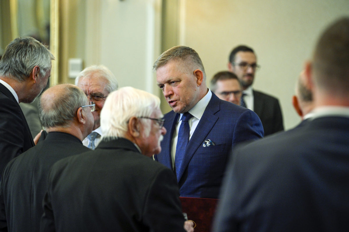 VLÁDA: Deklarácia k rozvoju spoločenského dialógu