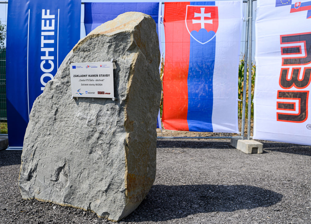 DOPRAVA: Poklepanie kameňa stavby Cesta I/75 Šaľa