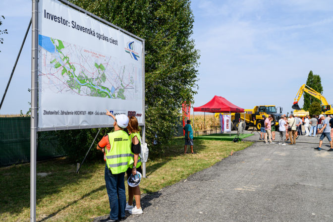 DOPRAVA: Poklepanie kameňa stavby Cesta I/75 Šaľa