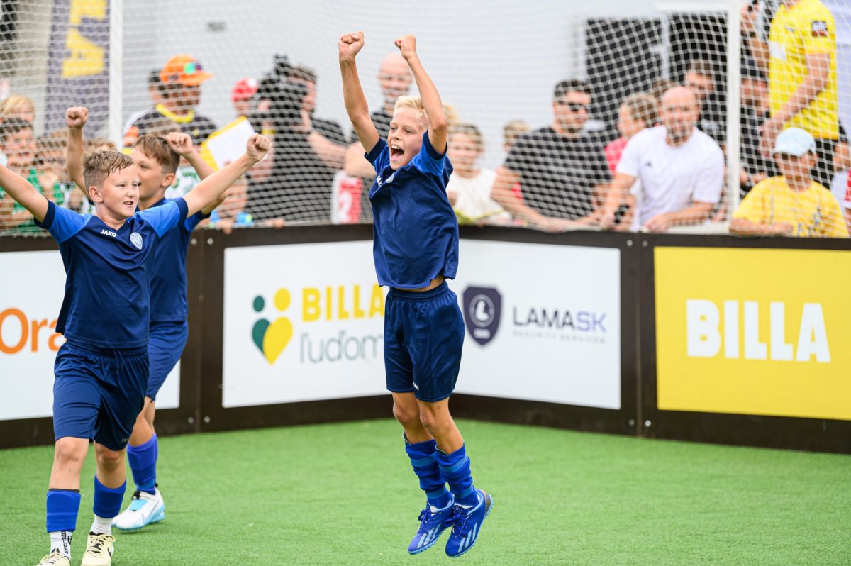 Futbal v meste_radost_2.jpg