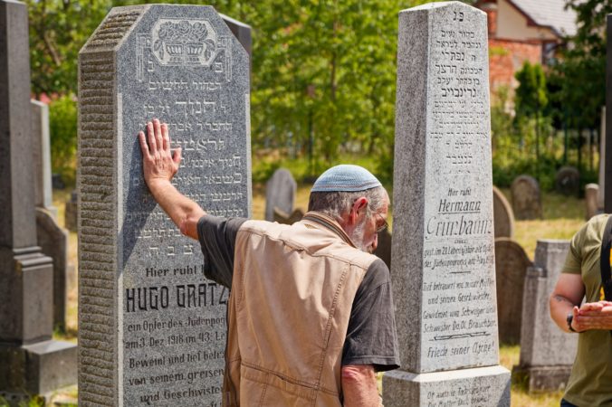 Šachova synagóga a židovský cintorín