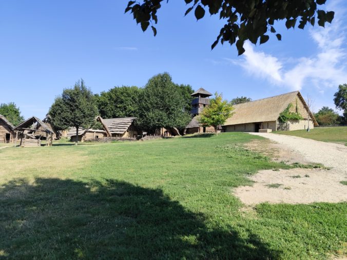 Archeoskanzen Modrá a Klenotnica Veľkej Moravy