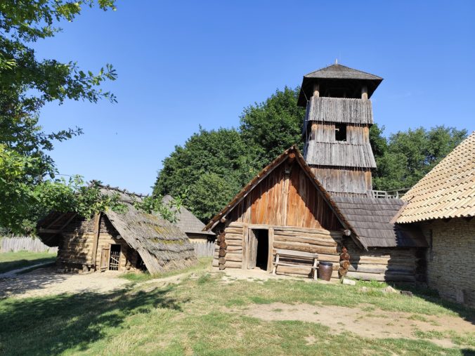 Archeoskanzen Modrá a Klenotnica Veľkej Moravy