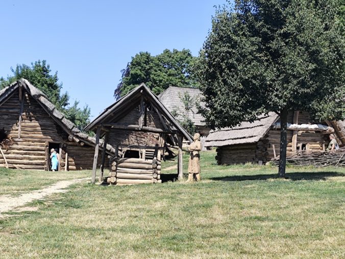 Archeoskanzen Modrá a Klenotnica Veľkej Moravy