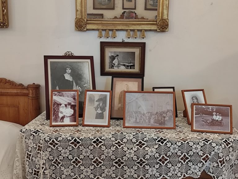 Zámok v Holešove a Zámocká záhrada