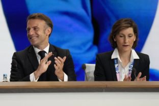 Emmanuel Macron, Amélia Oudéaová Castéraová