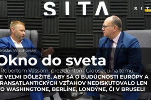 Prezident Globsecu Róbert Vass a Miroslav Wlachovský počas rozhovoru vo video podcaste agentúry SITA s názvom Okno do sveta.