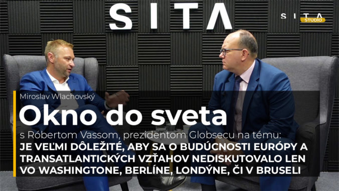 Prezident Globsecu Róbert Vass a Miroslav Wlachovský počas rozhovoru vo video podcaste agentúry SITA s názvom Okno do sveta.