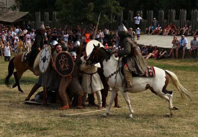 Archeoskanzen Modrá a Klenotnica Veľkej Moravy