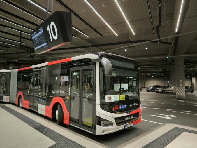 Kĺbový 18 metrový autobus