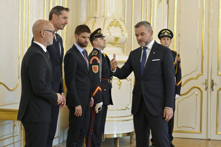 PREZIDENT: Obed s predstaviteľmi opozičných strán