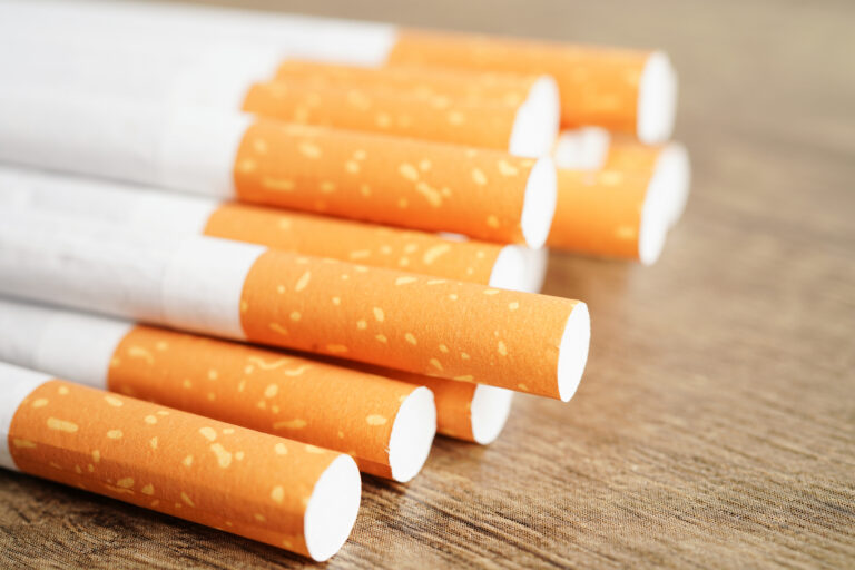 Cigarety, nikotín, tabak