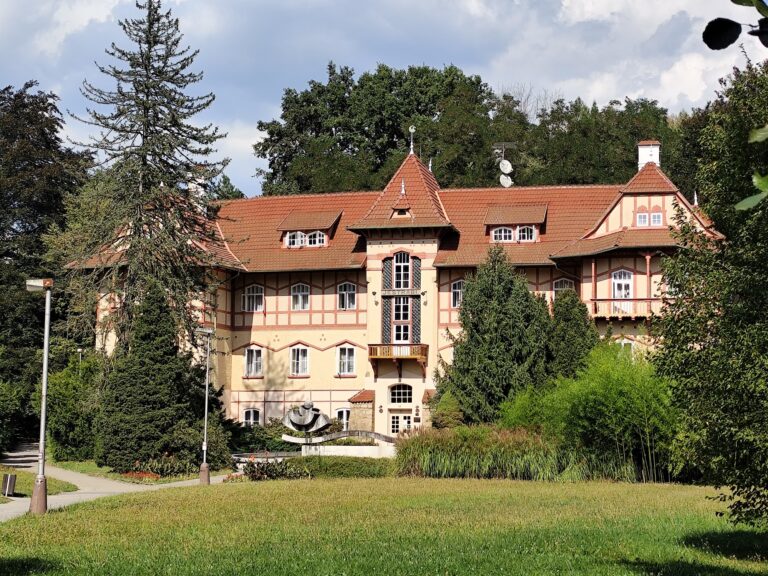 Dom Jestřabí navrhnutým Dušanom Jurkovičom