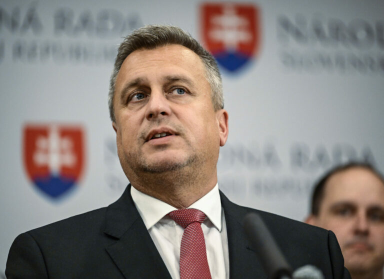 SNS: Vyjadrenie k schváleným zákonom
