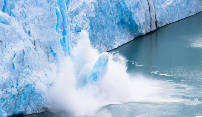 Perito Moreno - Falling down Glacier 10