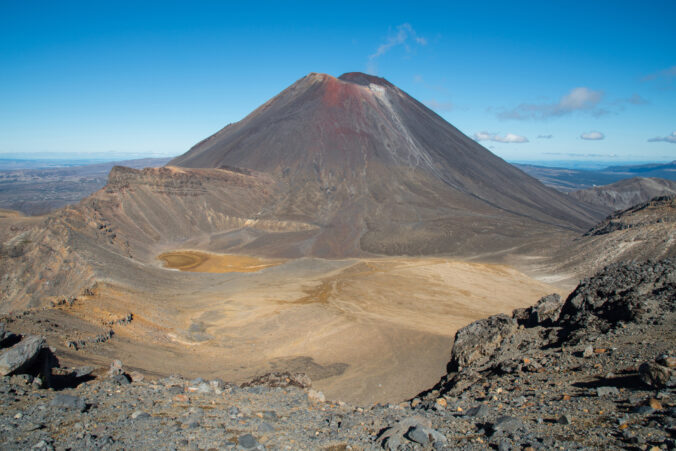 Mount Ngauruhoe Mt.Doom, ikonická slávna sopka v národnom parku Tongariro. Toto miesto bolo natočené v hollywoodskej filmovej trilógii Pán prsteňov.