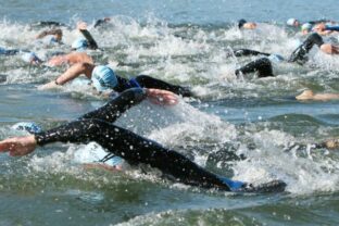 Triatlon, plavci, plávanie, pretekári