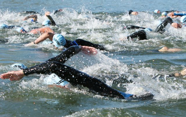 Triatlon, plavci, plávanie, pretekári