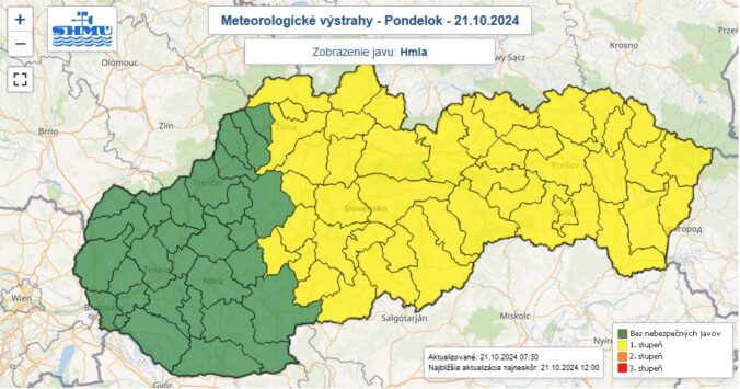 Výstraha prvého stupňa pred hmlou vydaná na pondelok ráno do 10.00.