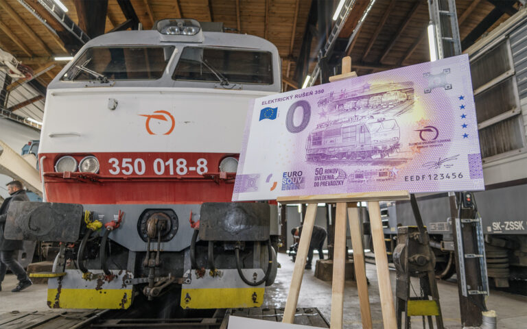 Zbezratelska eurobankovka spolu s rusnom gorila.jpg