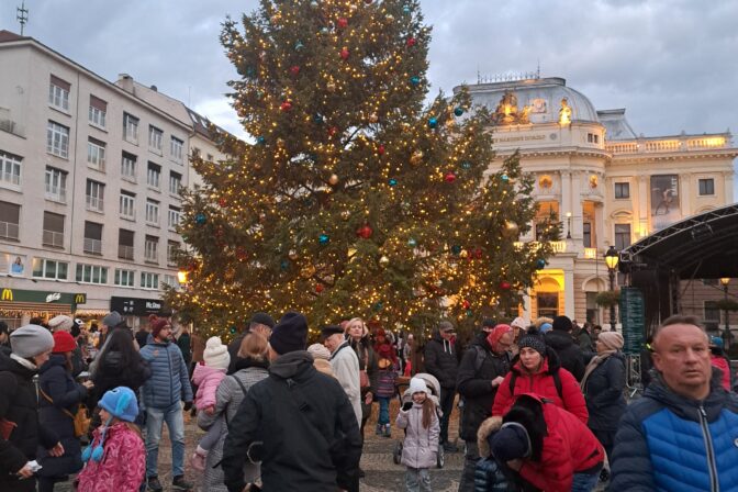 Vianočné trhy na Hviezdoslavovom námestí