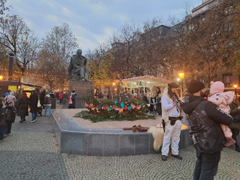 Vianočné trhy na Hviezdoslavovom námestí