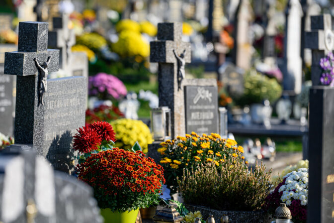 VEĽKÉ CHRÁŠŤANY: Sviatok Všetkých Svätých, Dušičky, cintorín