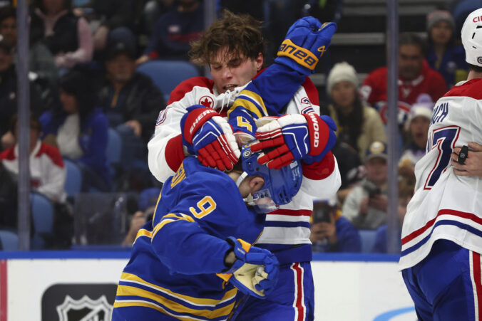 Hokej NHL, Buffalo - Montreal, bitka Juraj Slafkovský